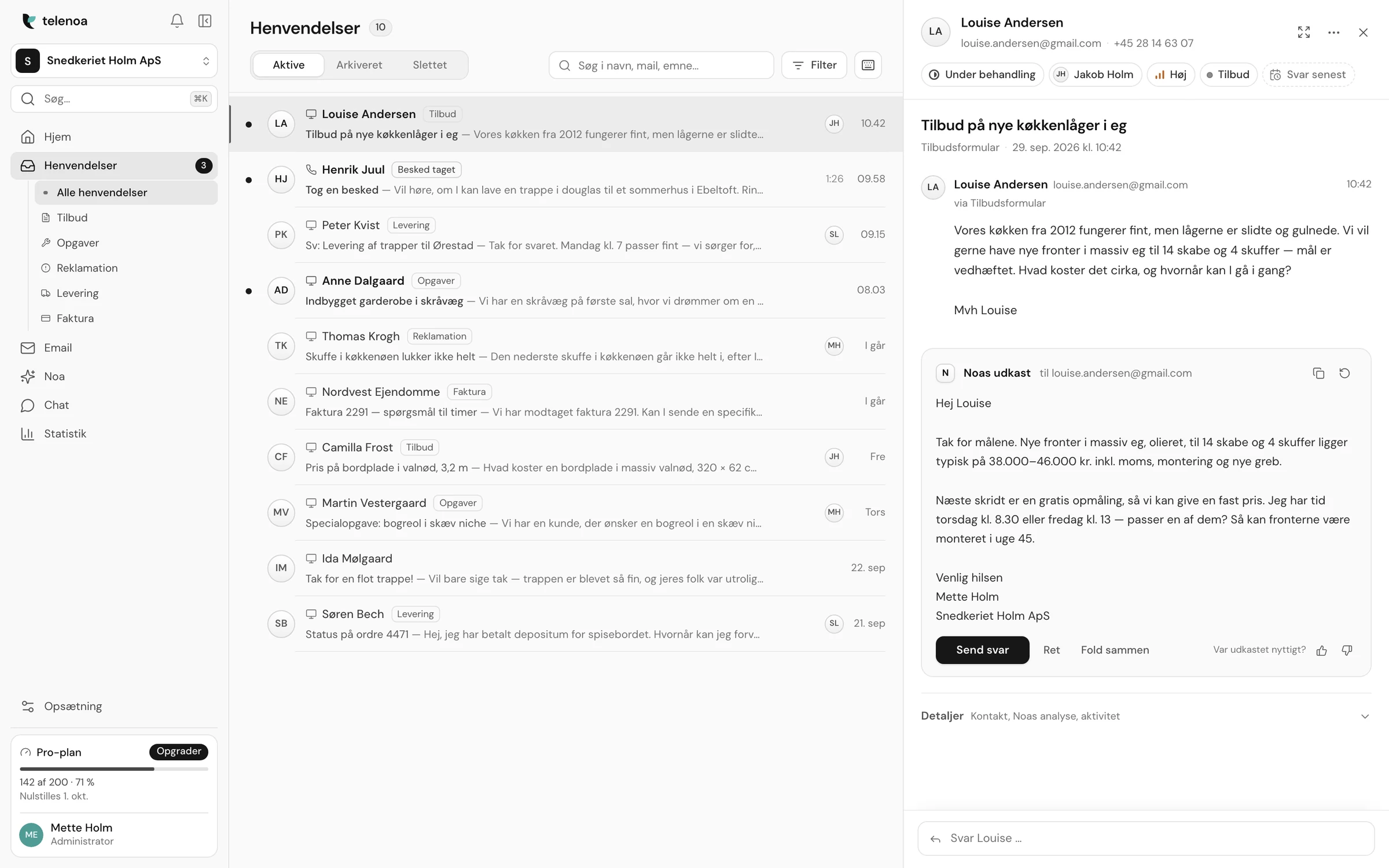 Henvendelser i Telenoa med en liste over kundernes henvendelser og Noas udkast åbent til højre.